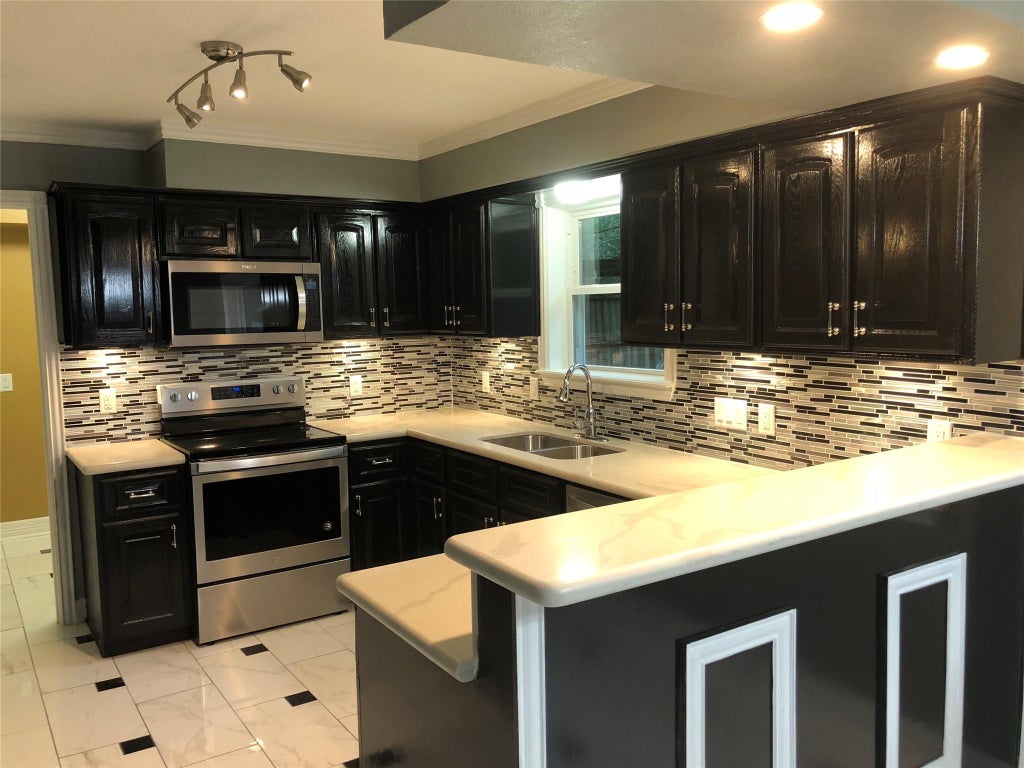 Photo of 2606 N Woodloch Street, Woodloch, TX 77385 (MLS # 62937768)