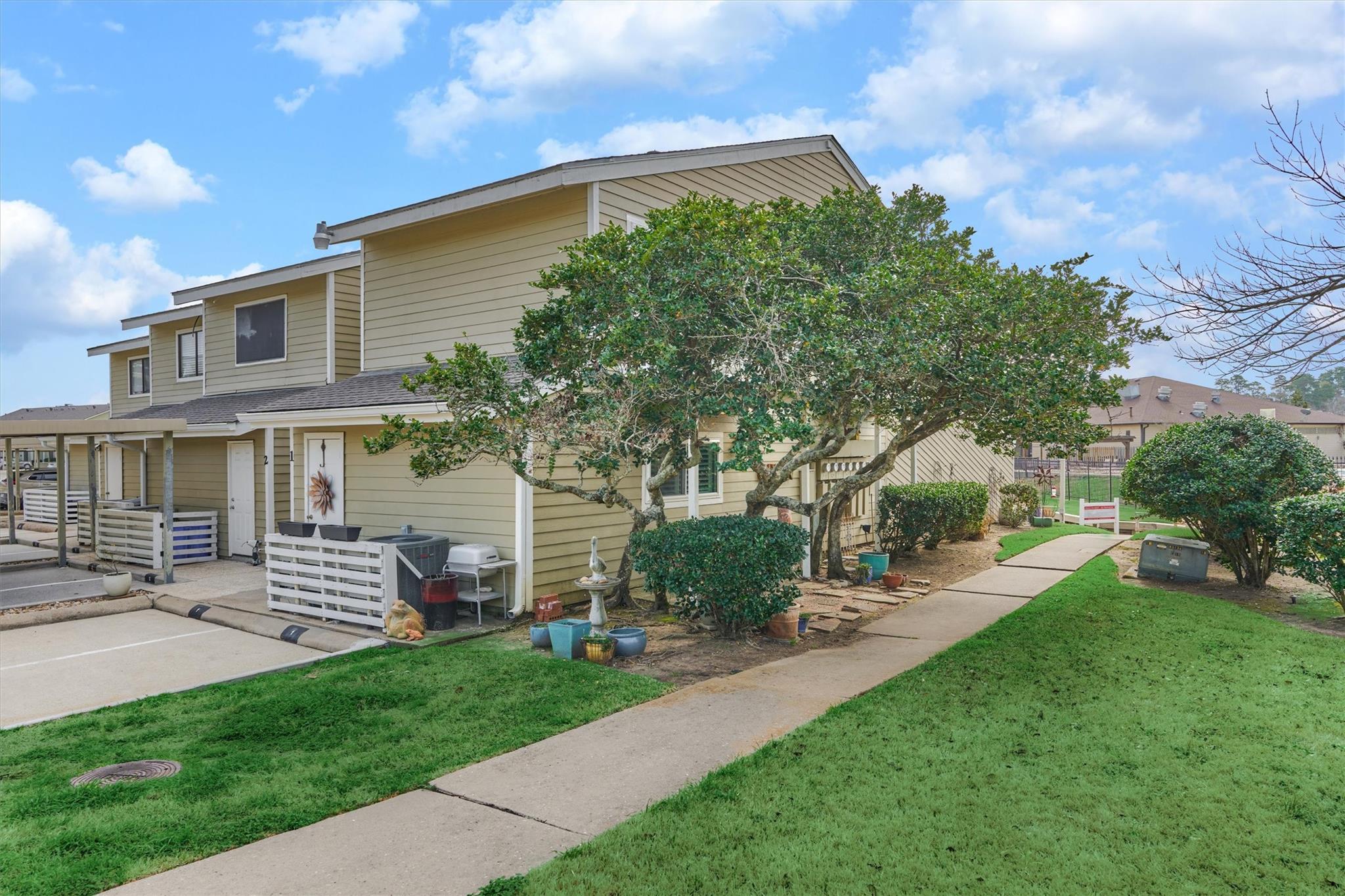 1 April Point Drive S