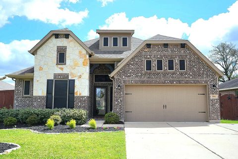 Homes For Sale - 704 Shadow Bend<br/> Richwood, TX 77531