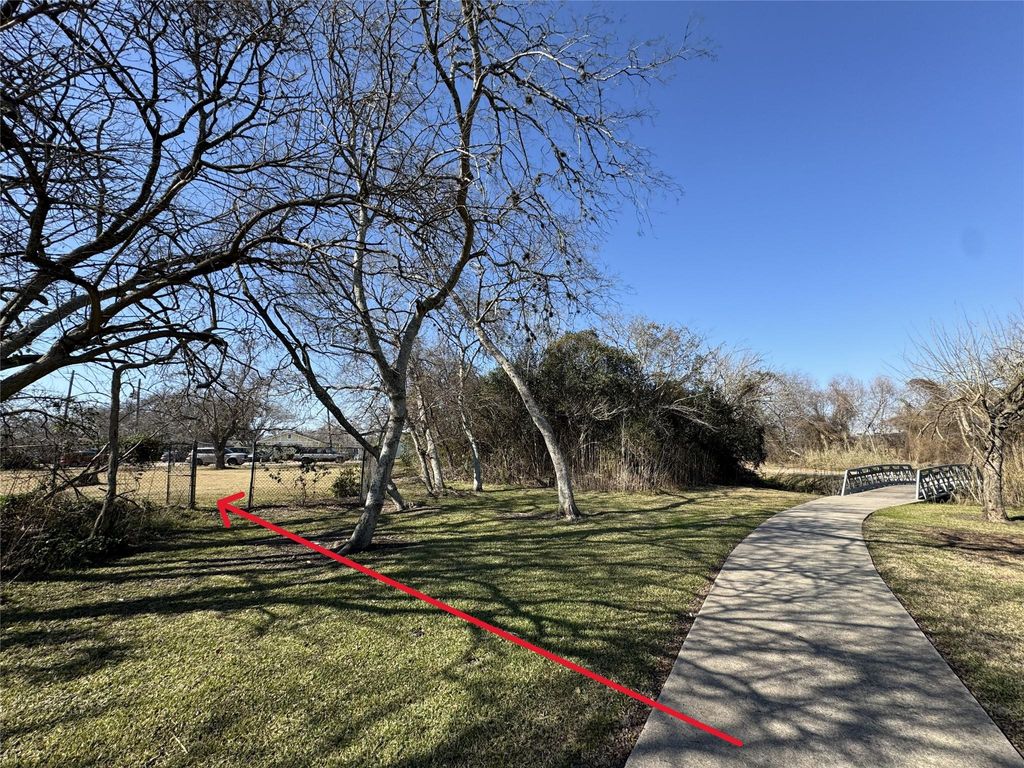 Photo of 206 Avenue L, Baytown, TX 77520 (MLS # 92991605)