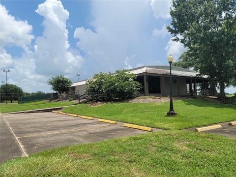 Homes For Sale - 1574 Quarter Horse Trail<br/> Angleton, TX 77515