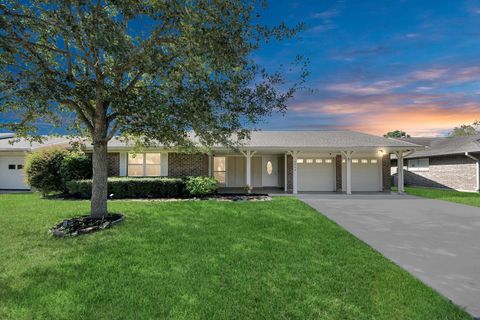Photo of 2804 Shady Creek Drive, Pearland, TX 77581 (MLS # 51640558)