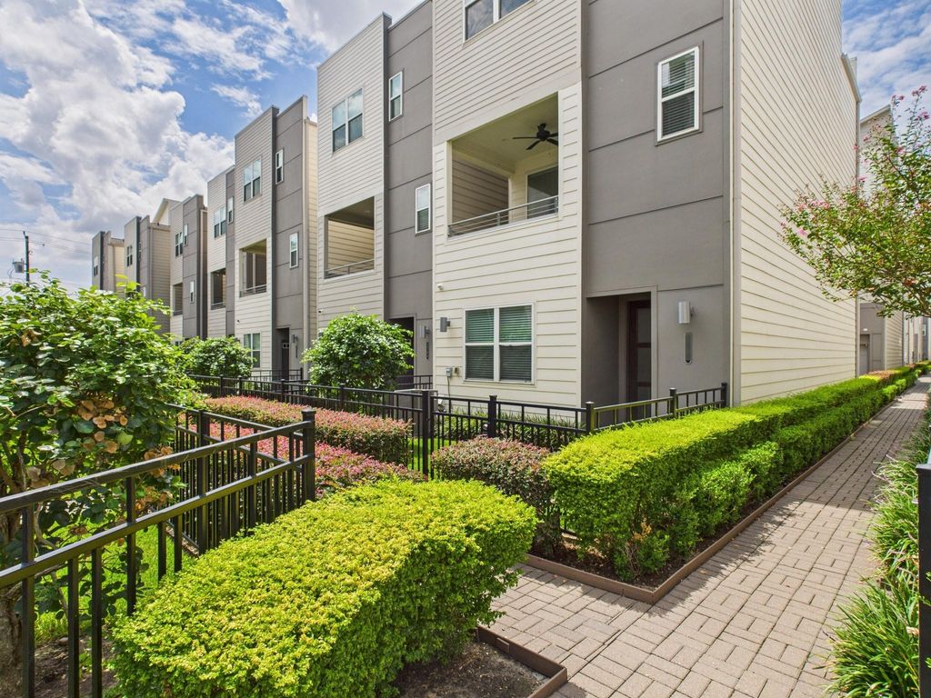 Photo of 2761 Clinton Drive, Houston, TX 77020 (MLS # 77089564)