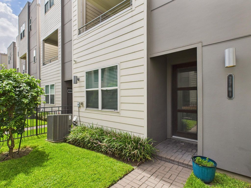 Photo of 2761 Clinton Drive, Houston, TX 77020 (MLS # 77089564)