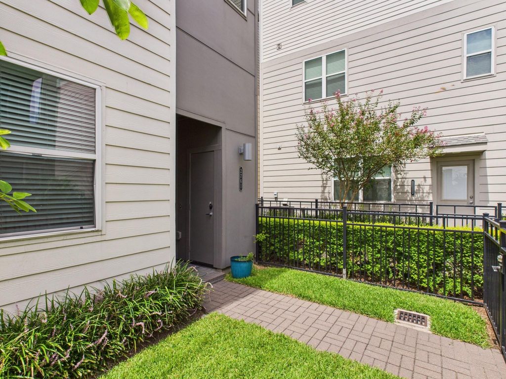 Photo of 2761 Clinton Drive, Houston, TX 77020 (MLS # 77089564)