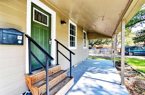 Photo of 504 Green Street, Baytown, TX 77520 (MLS # 57854315)