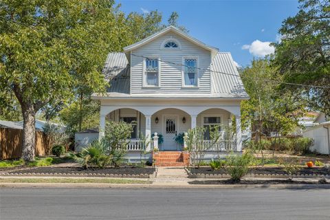 Photo of 206 N Rusk St, Fayetteville, TX 78940 (MLS # 64179860)