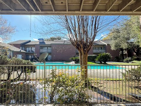Photo of 6500 Harbor Town Drive #2905, Houston, TX 77036 (MLS # 36516744)