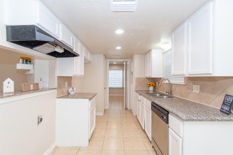 Photo of 6710 Stiller Drive, Houston, TX 77489 (MLS # 21484533)