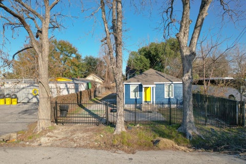 Photo of 4826 Bristol Street, Houston, TX 77009 (MLS # 95977323)
