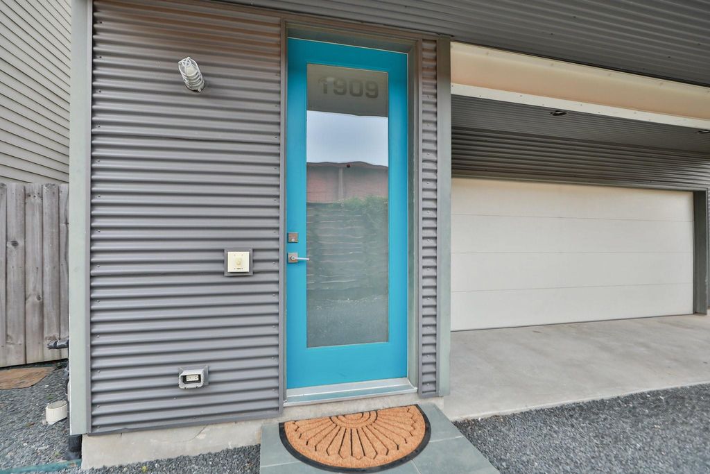 Photo of 1909 Oakdale Street, Houston, TX 77004 (MLS # 88601259)