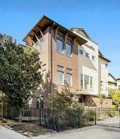 Townhouse For Sale - 1929 Summer Street<br/> Houston, TX 77007