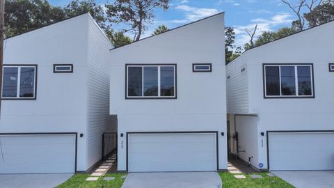 Photo of 5818 Burt Street, Houston, TX 77091 (MLS # 21541164)