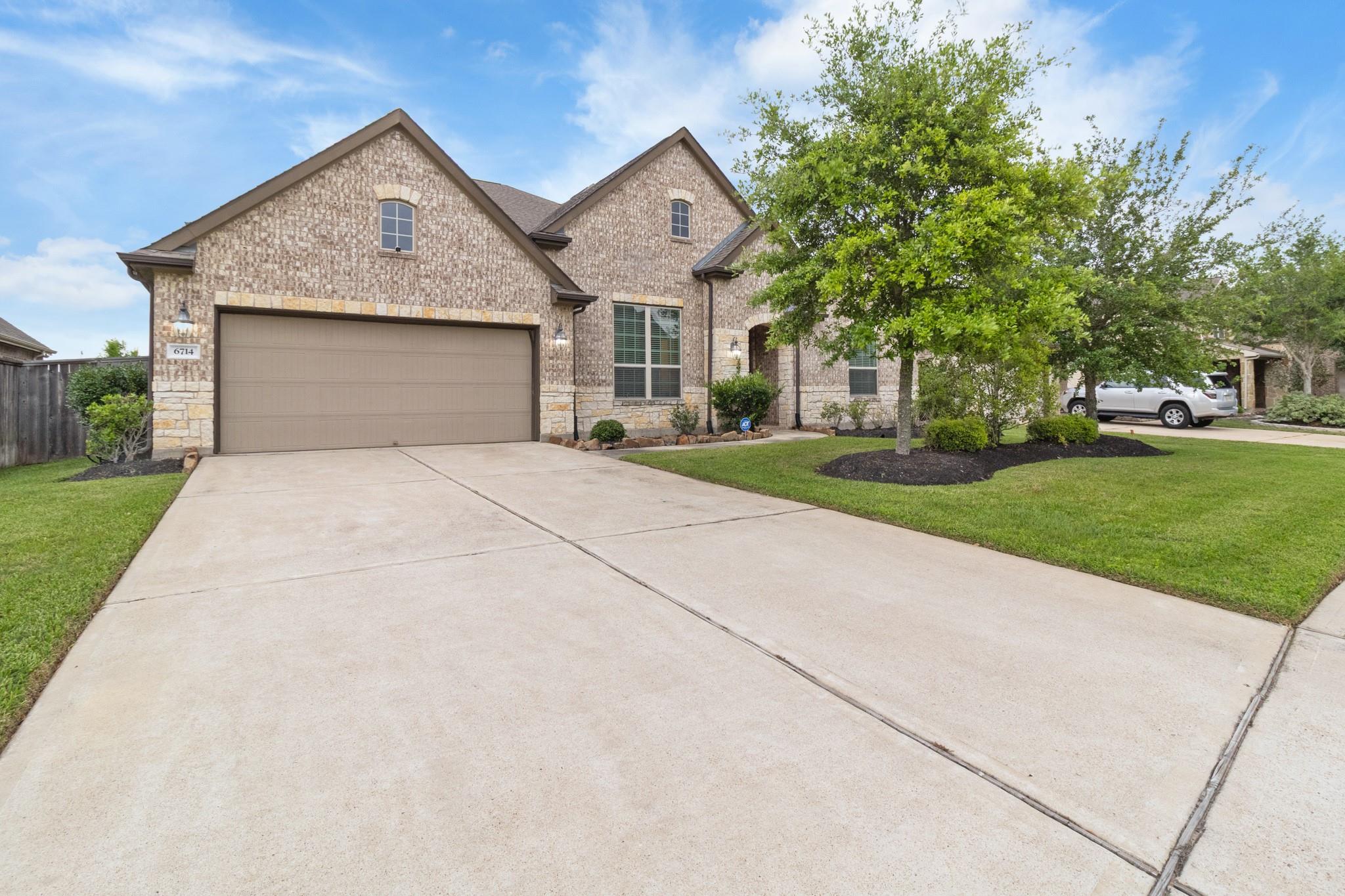6714 Cottonwood Crest Lane