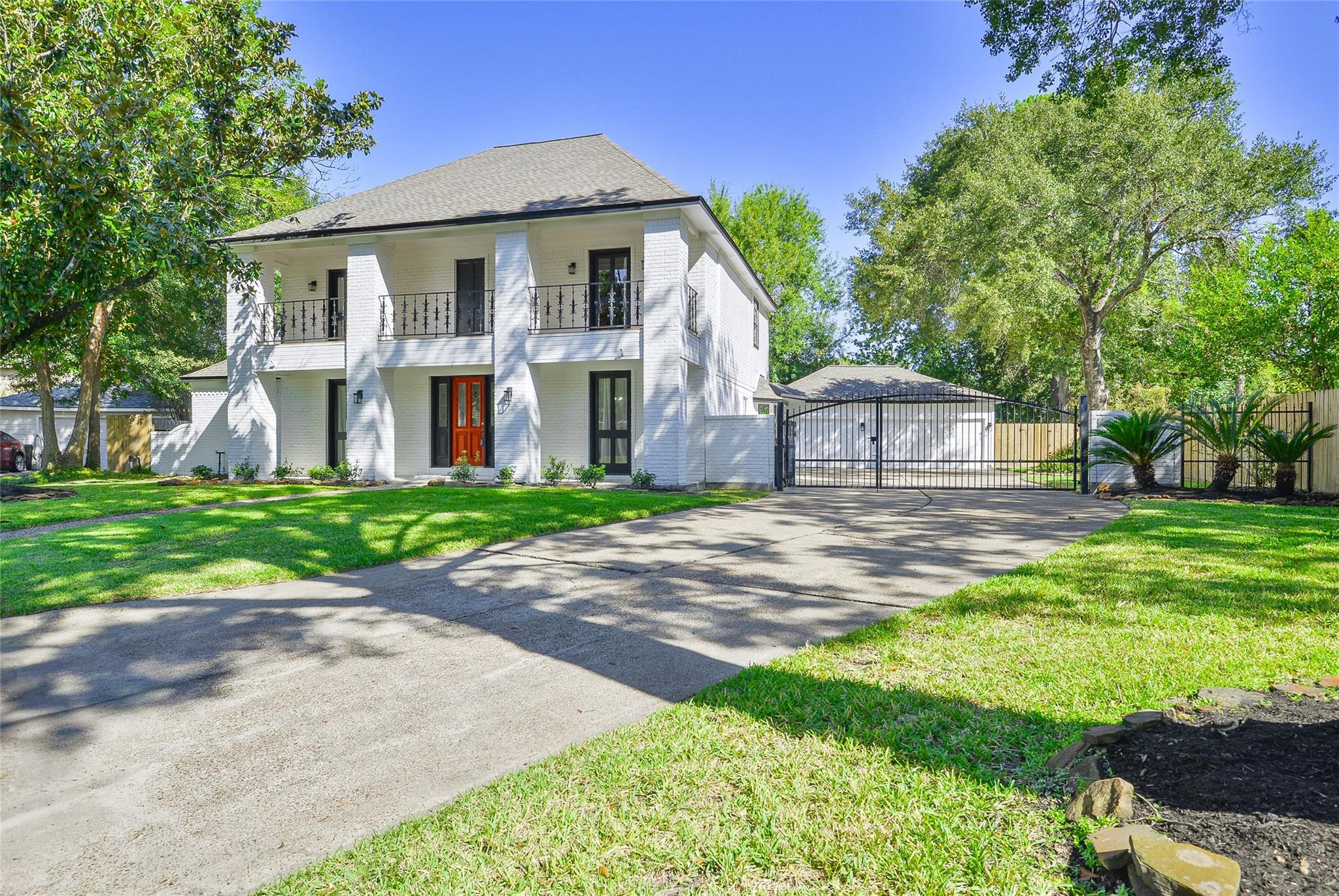 8015 Pinehurst Trail Circle