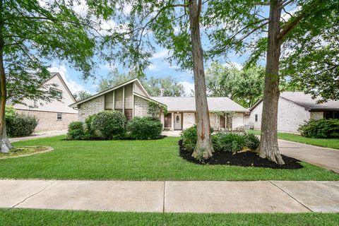 Photo of 11635 Sagevale Lane, Houston, TX 77089 (MLS # 98154096)