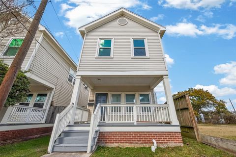 Photo of 1620 Andrews Street, Houston, TX 77019 (MLS # 46125698)