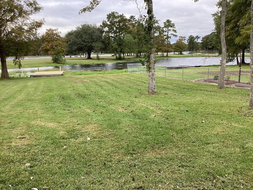 Photo of 117 Cypress Bend Dr, Village Mills, TX 77663 (MLS # 50013779)