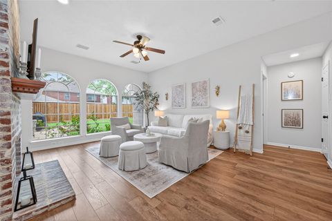 Tiny photo for 819 Maplewood Falls Court, Houston, TX 77062 (MLS # 38505601)