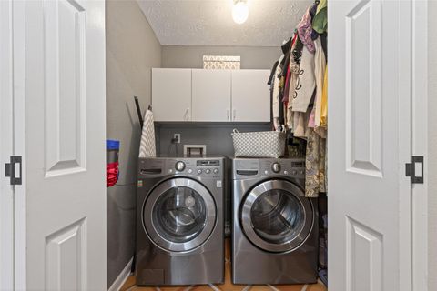 Tiny photo for 819 Maplewood Falls Court, Houston, TX 77062 (MLS # 38505601)