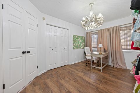 Tiny photo for 819 Maplewood Falls Court, Houston, TX 77062 (MLS # 38505601)