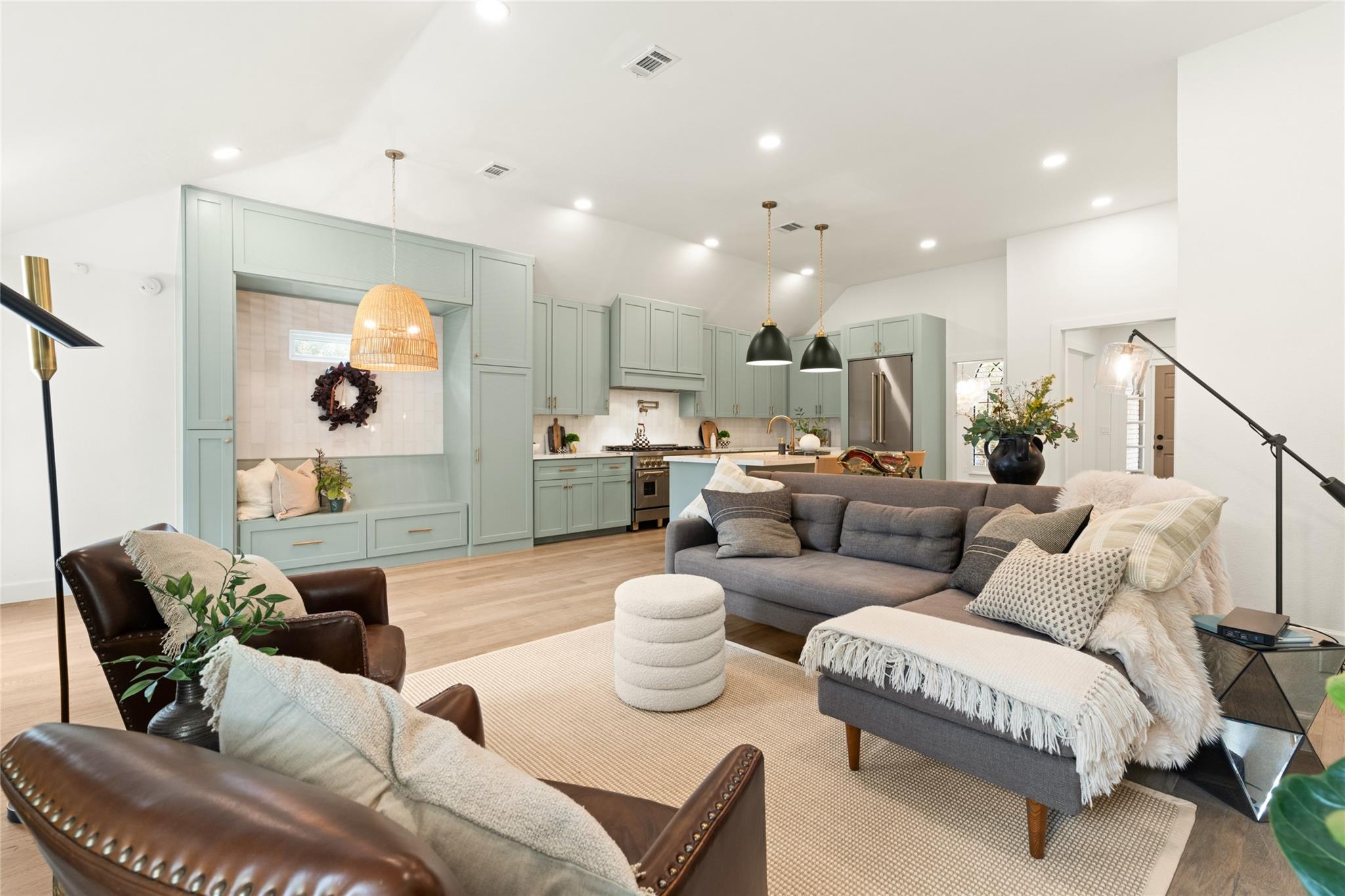 14 Lush Meadow Place