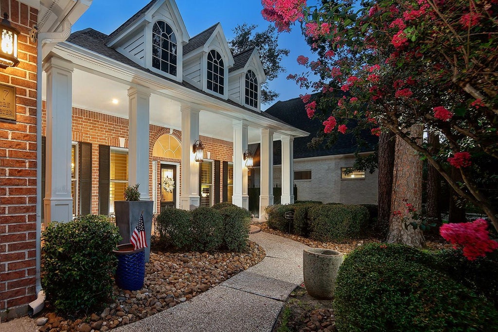 Photo of 27 Acorn Cluster Court, The Woodlands, TX 77381 (MLS # 79528730)