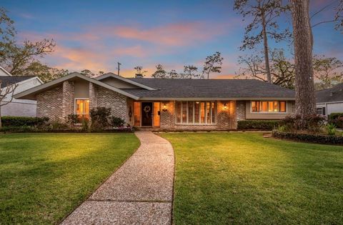 Photo of 13511 Queensbury Lane, Houston, TX 77079 (MLS # 5181793)