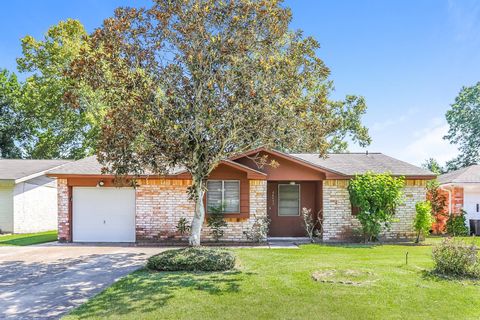 Photo of 16635 David Glen Drive, Friendswood, TX 77546 (MLS # 2256156)