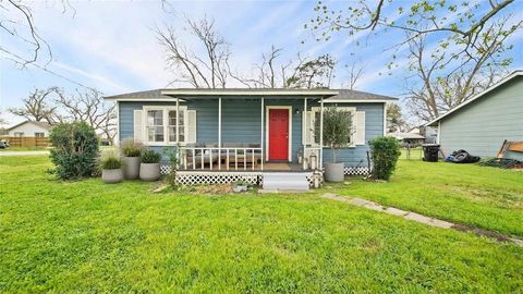 Photo of 234 E Texas Street, Brazoria, TX 77422 (MLS # 13391540)