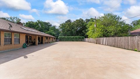 Tiny photo for 120 Hickory Street, Huntsville, TX 77320 (MLS # 33543119)