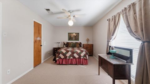 Tiny photo for 120 Hickory Street, Huntsville, TX 77320 (MLS # 33543119)