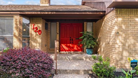 Tiny photo for 120 Hickory Street, Huntsville, TX 77320 (MLS # 33543119)