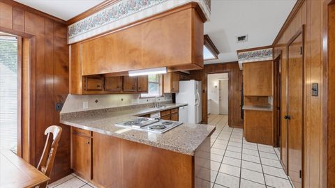 Tiny photo for 120 Hickory Street, Huntsville, TX 77320 (MLS # 33543119)