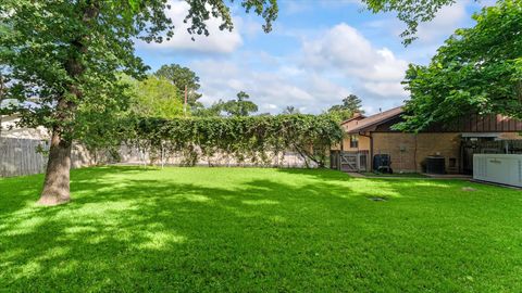 Tiny photo for 120 Hickory Street, Huntsville, TX 77320 (MLS # 33543119)