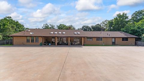 Tiny photo for 120 Hickory Street, Huntsville, TX 77320 (MLS # 33543119)