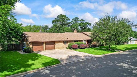 Tiny photo for 120 Hickory Street, Huntsville, TX 77320 (MLS # 33543119)