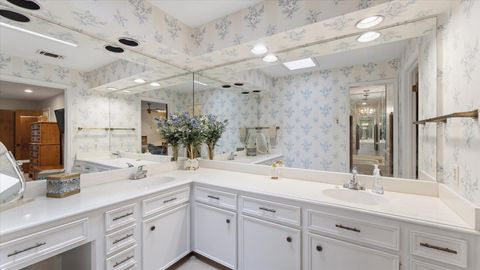 Tiny photo for 120 Hickory Street, Huntsville, TX 77320 (MLS # 33543119)