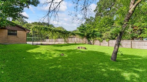 Tiny photo for 120 Hickory Street, Huntsville, TX 77320 (MLS # 33543119)
