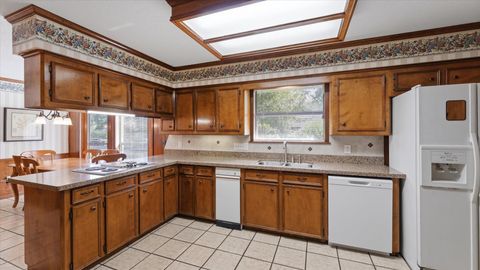 Tiny photo for 120 Hickory Street, Huntsville, TX 77320 (MLS # 33543119)