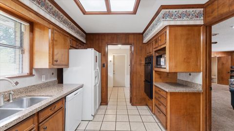 Tiny photo for 120 Hickory Street, Huntsville, TX 77320 (MLS # 33543119)
