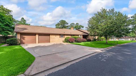 Tiny photo for 120 Hickory Street, Huntsville, TX 77320 (MLS # 33543119)