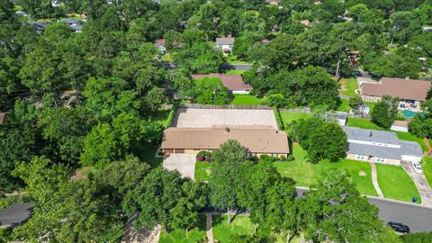 Tiny photo for 120 Hickory Street, Huntsville, TX 77320 (MLS # 33543119)