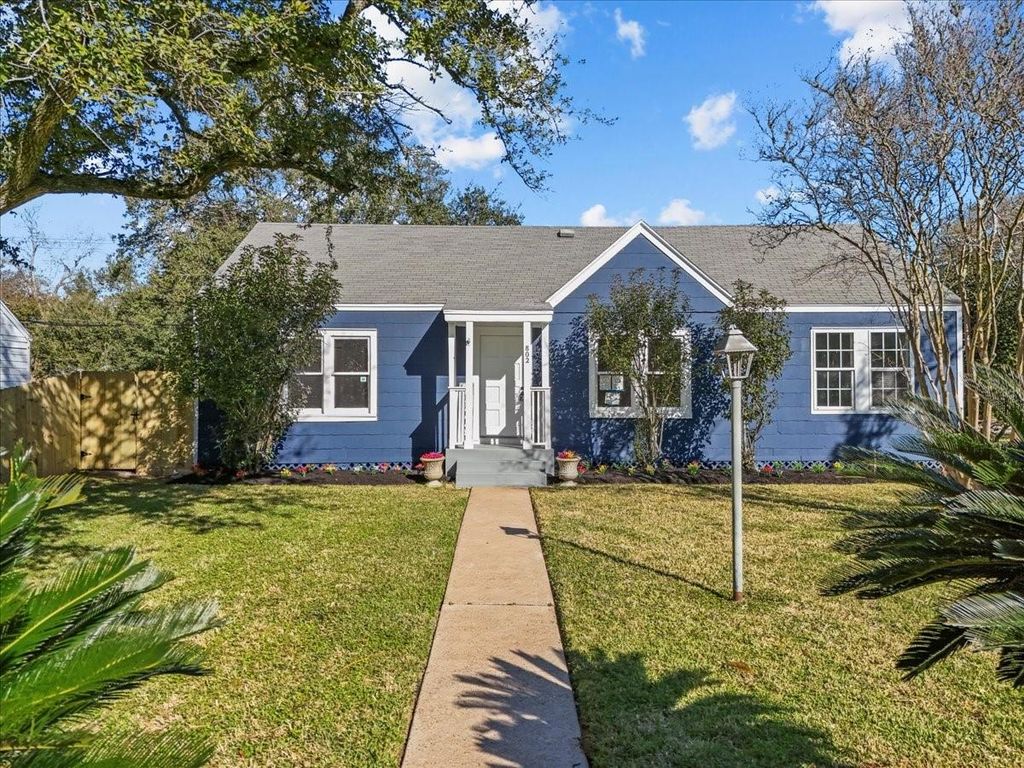 Photo of 802 18th Avenue N, Texas City, TX 77590 (MLS # 18240203)