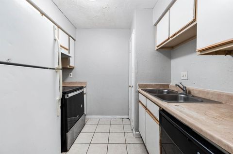 Photo of 9616 Long Point Road #33, Houston, TX 77055 (MLS # 77309905)