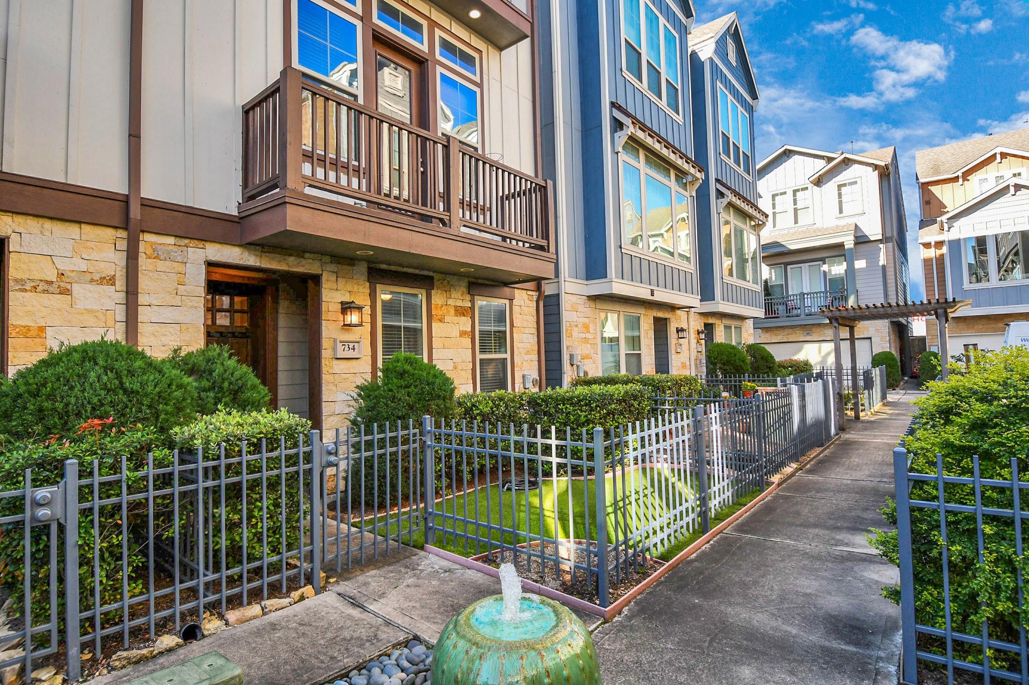 734 N Shepherd Drive