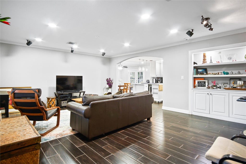 Photo of 9928 Westview Drive, Houston, TX 77055 (MLS # 82020946)