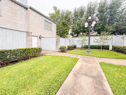 Photo of 632 Wilcrest Drive #632, Houston, TX 77042 (MLS # 51215852)