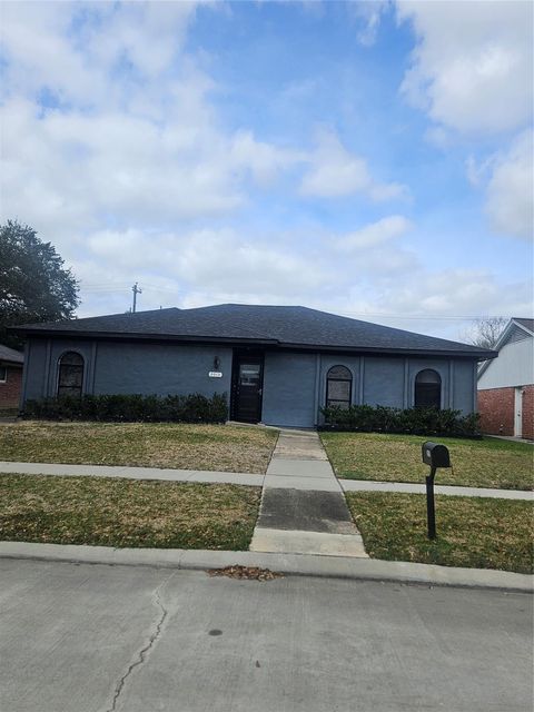 Homes For Sale - 2012 Sunset Court<br/> Galveston County, League City, TX 77573