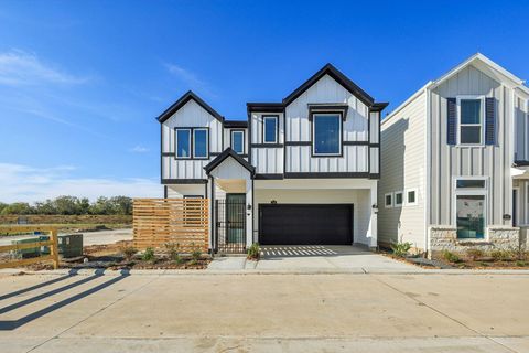 719 Topwater Kemah TX 77565